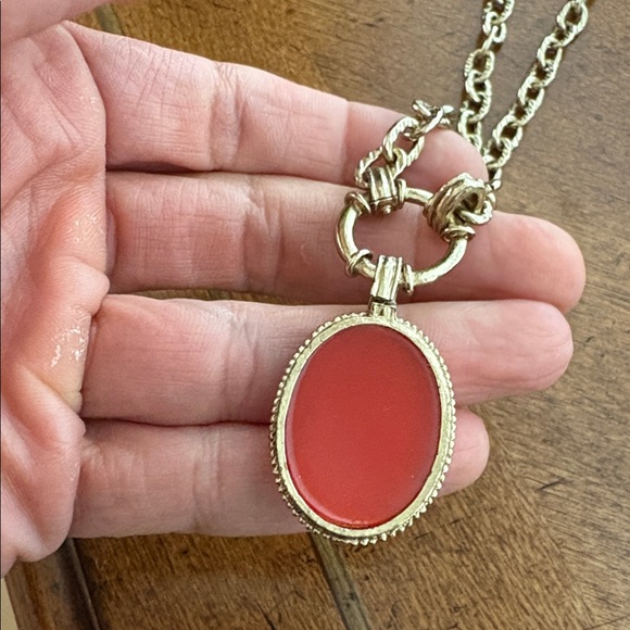 2028 Gold tone chain link necklace 16" - 19" medallion - Picture 11 of 13